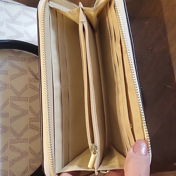 Handbag - Picture 5 of 5